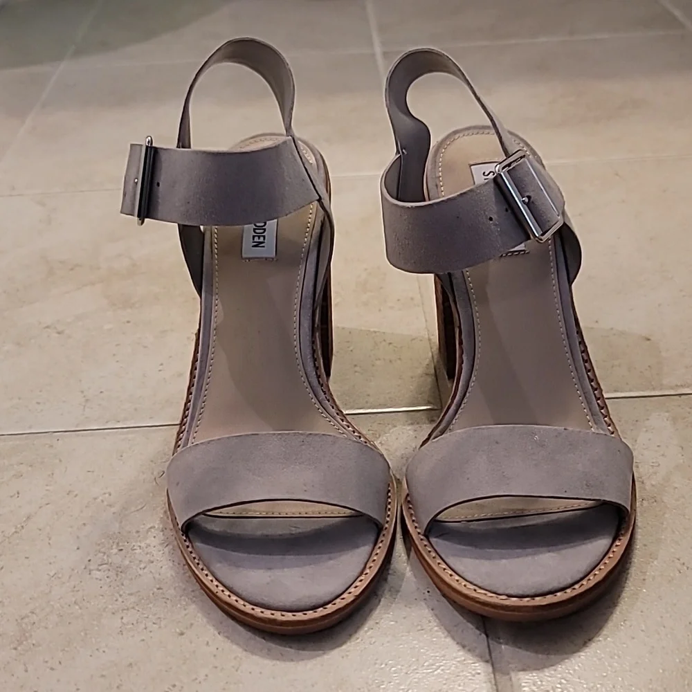 Sandals - Picture 1 of 3